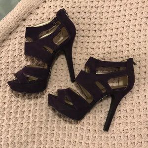 Strappy platform pumps